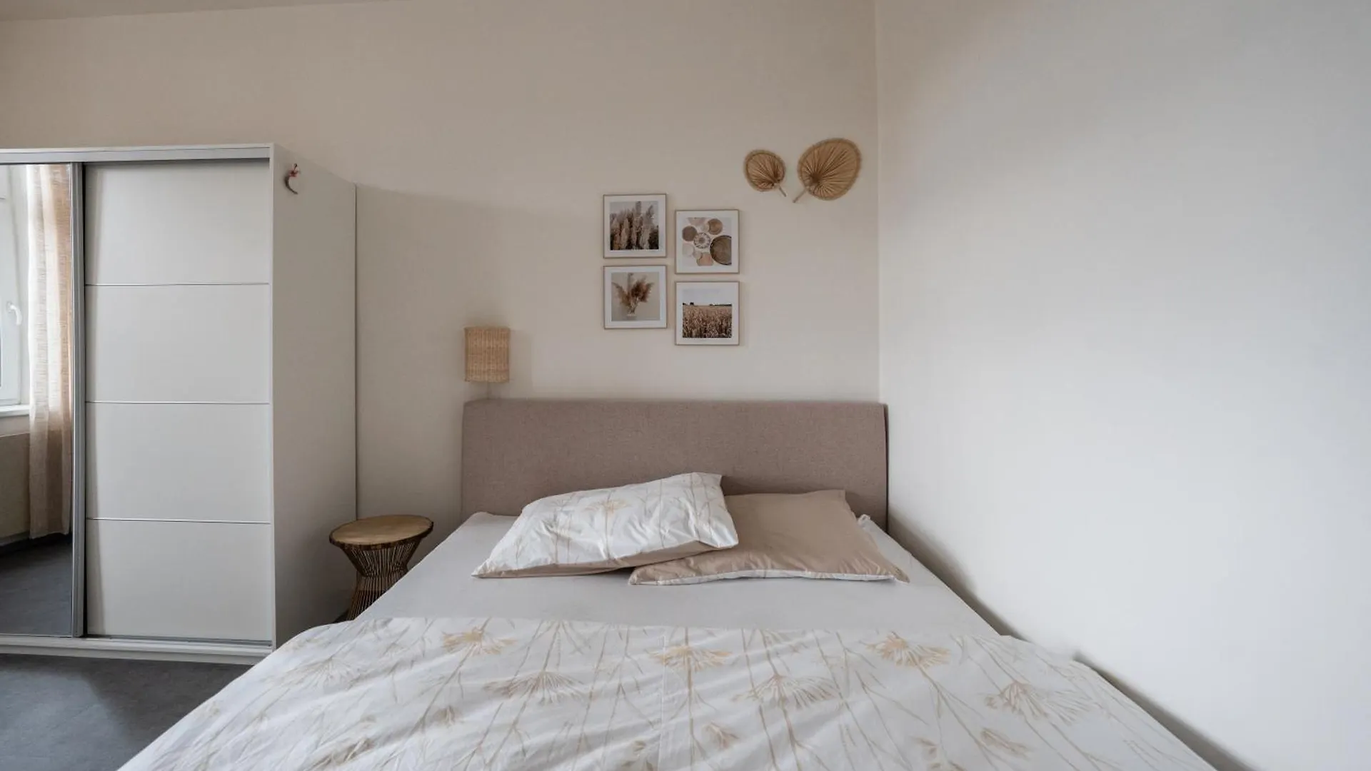 Designer Apartment With River View Praha